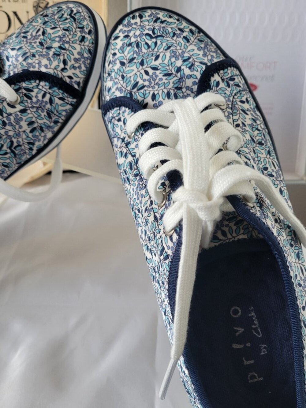 Blue Pr!vo By Clarks Tangelo Floral Sneakers (size: 8M)